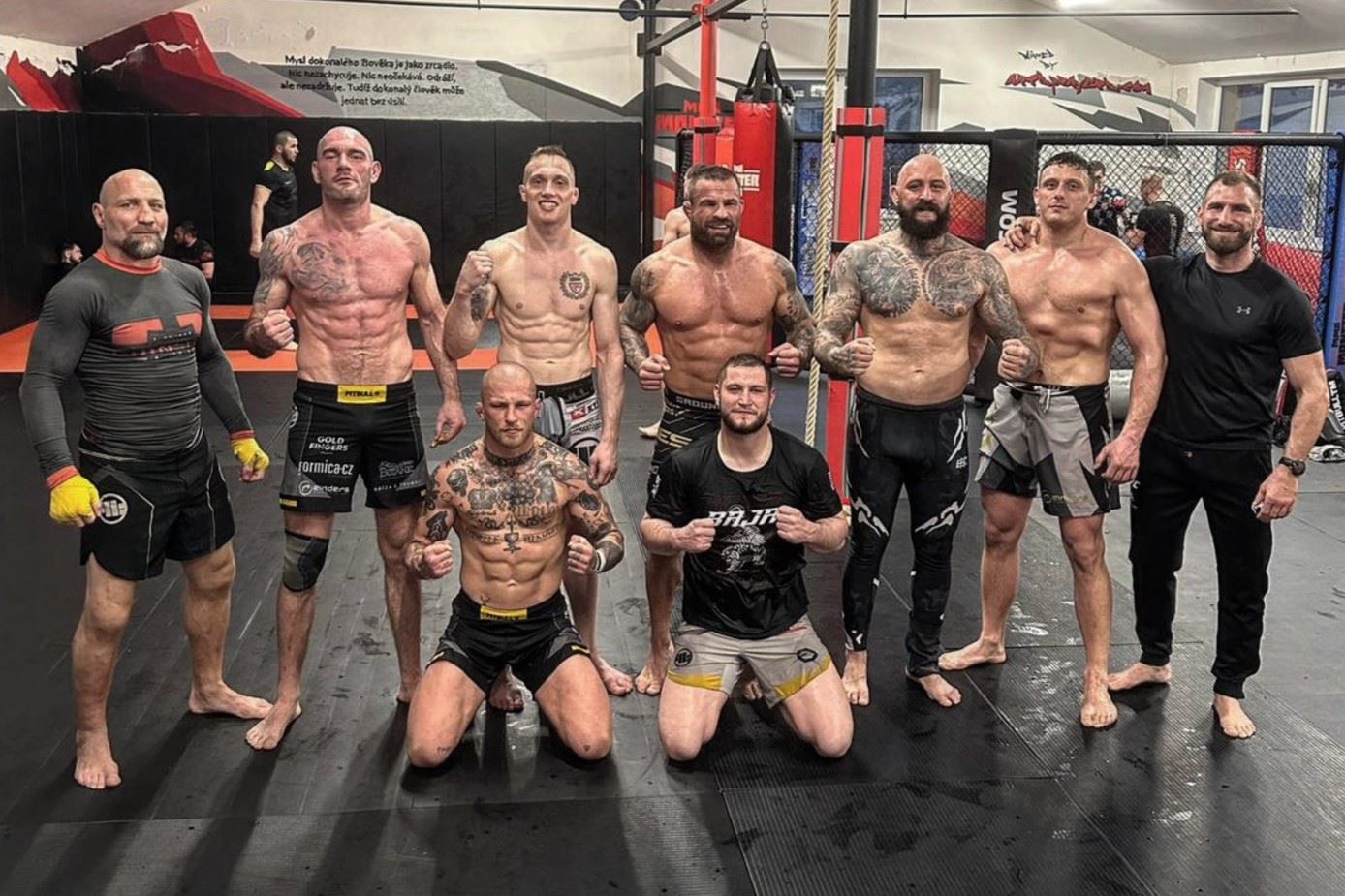 Sraz v Monster gymu.