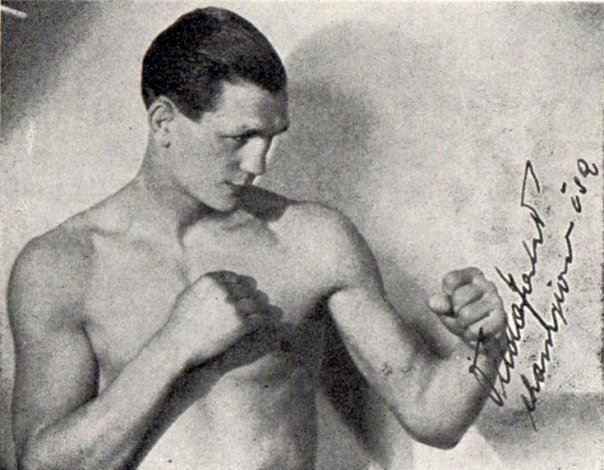 Na křídlech války: Vynikající boxer s velkým srdcem