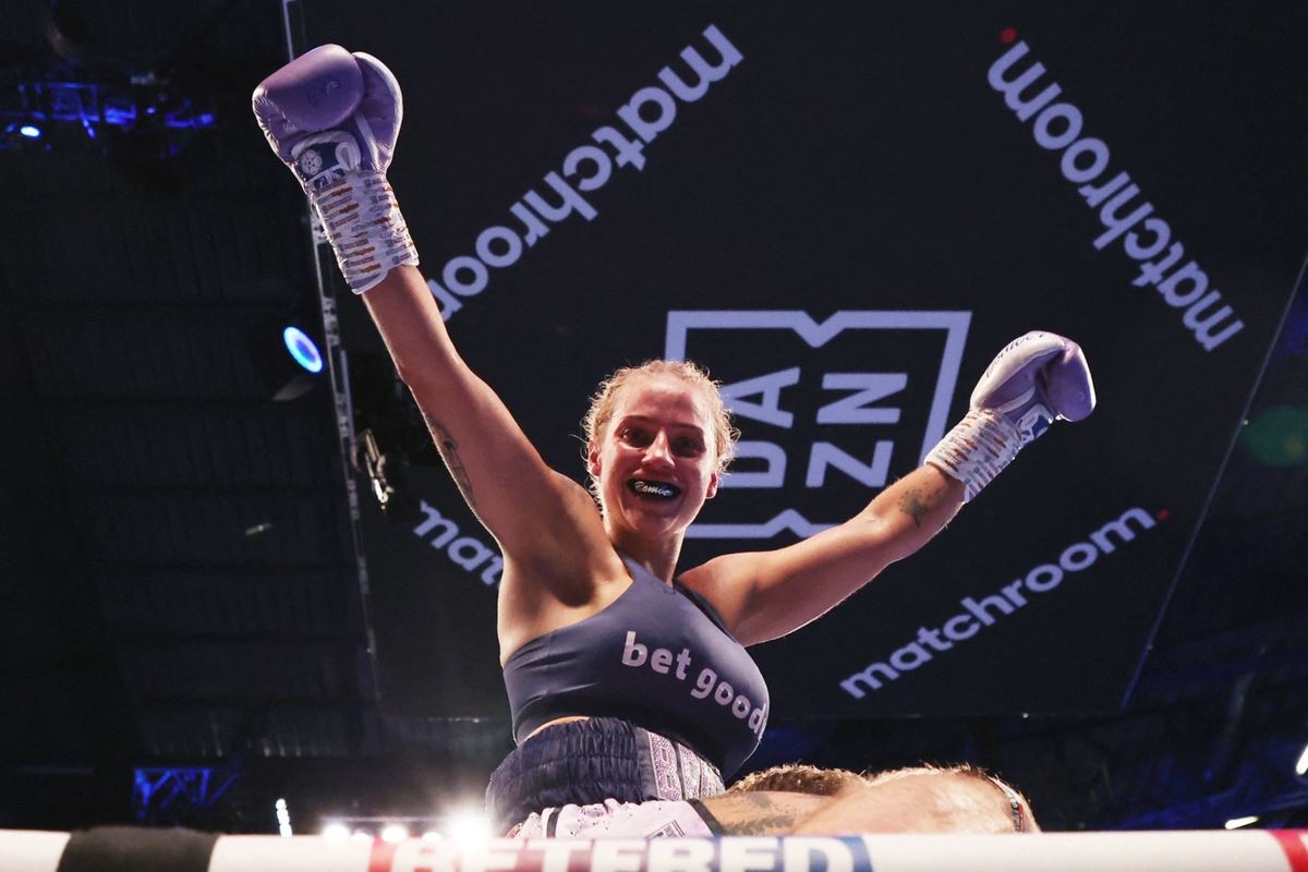 Ebanie Bridges a její boxerská kariéra.