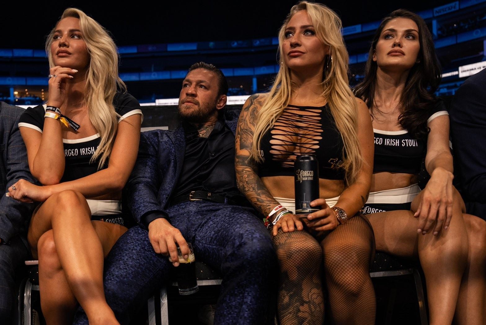 Ebanie Bridges a Conor McGregor v Londýně na akci Matchroom Boxing.