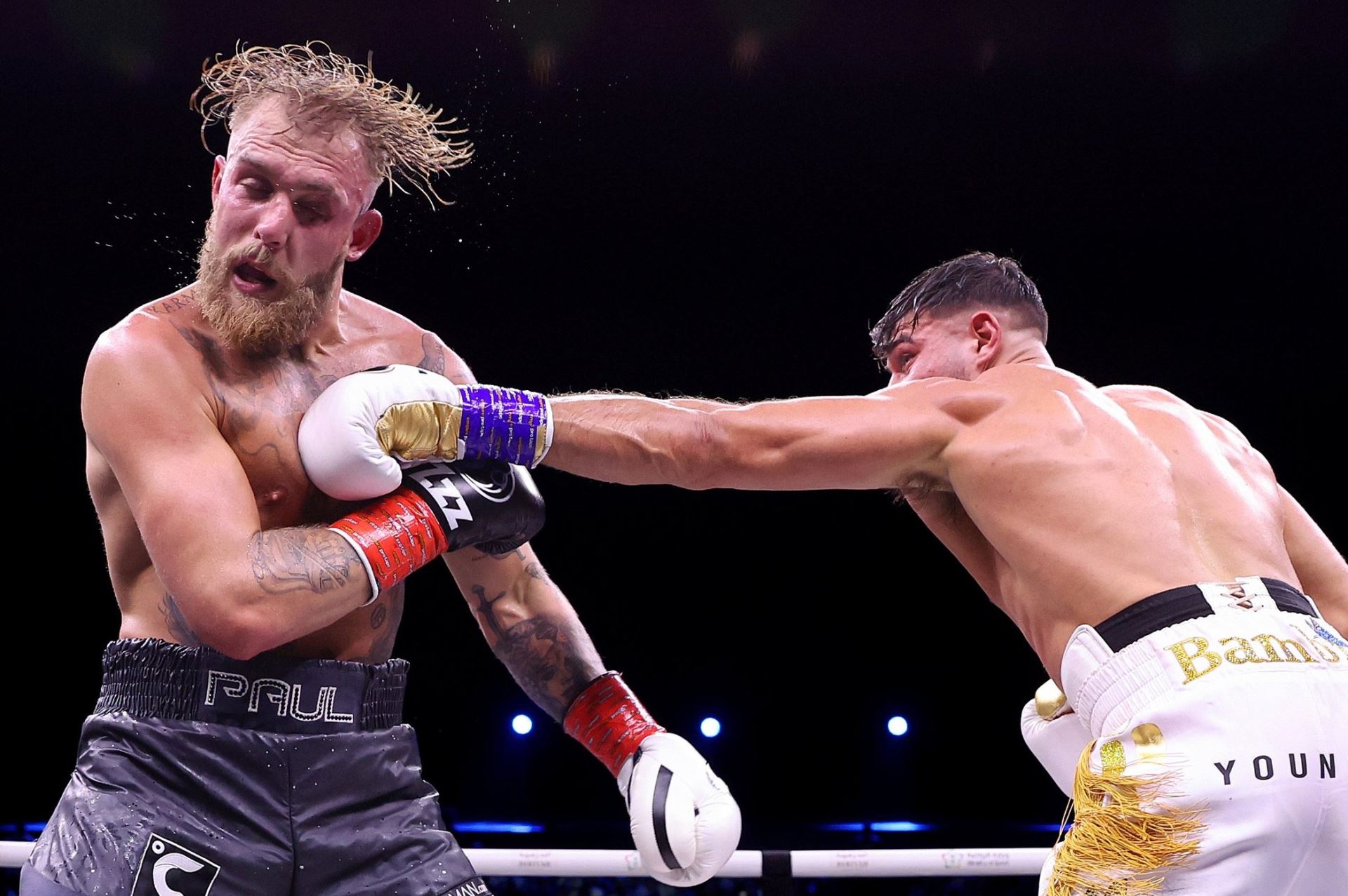 Tommy Fury (vpravo).