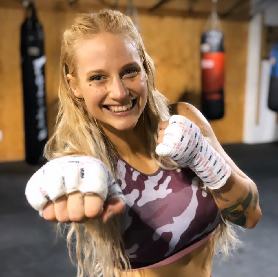 FOTO: Facebook Ebanie “Blonde Bomber “ Bridges - Boxer