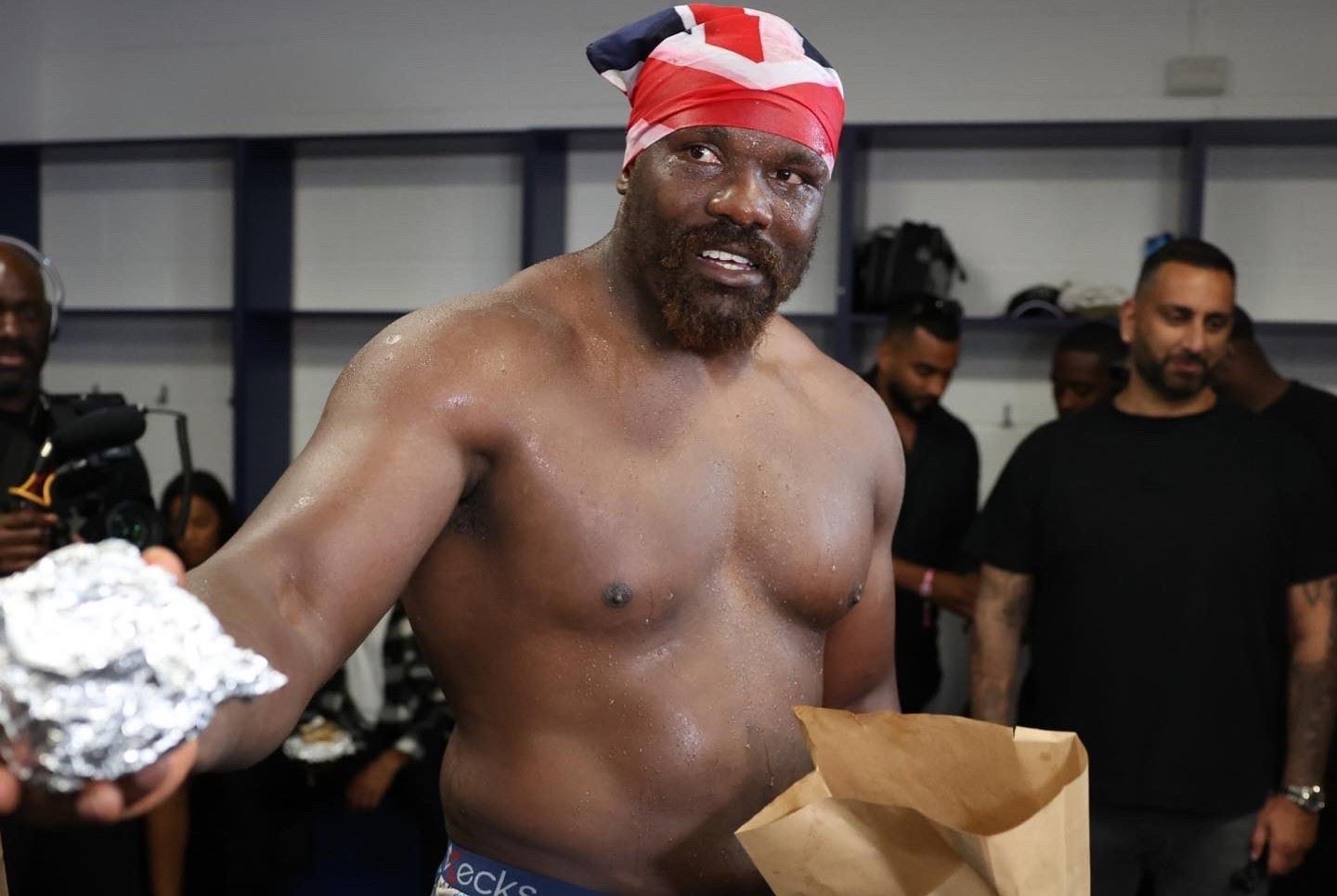 Derek Chisora má podivné chutě.