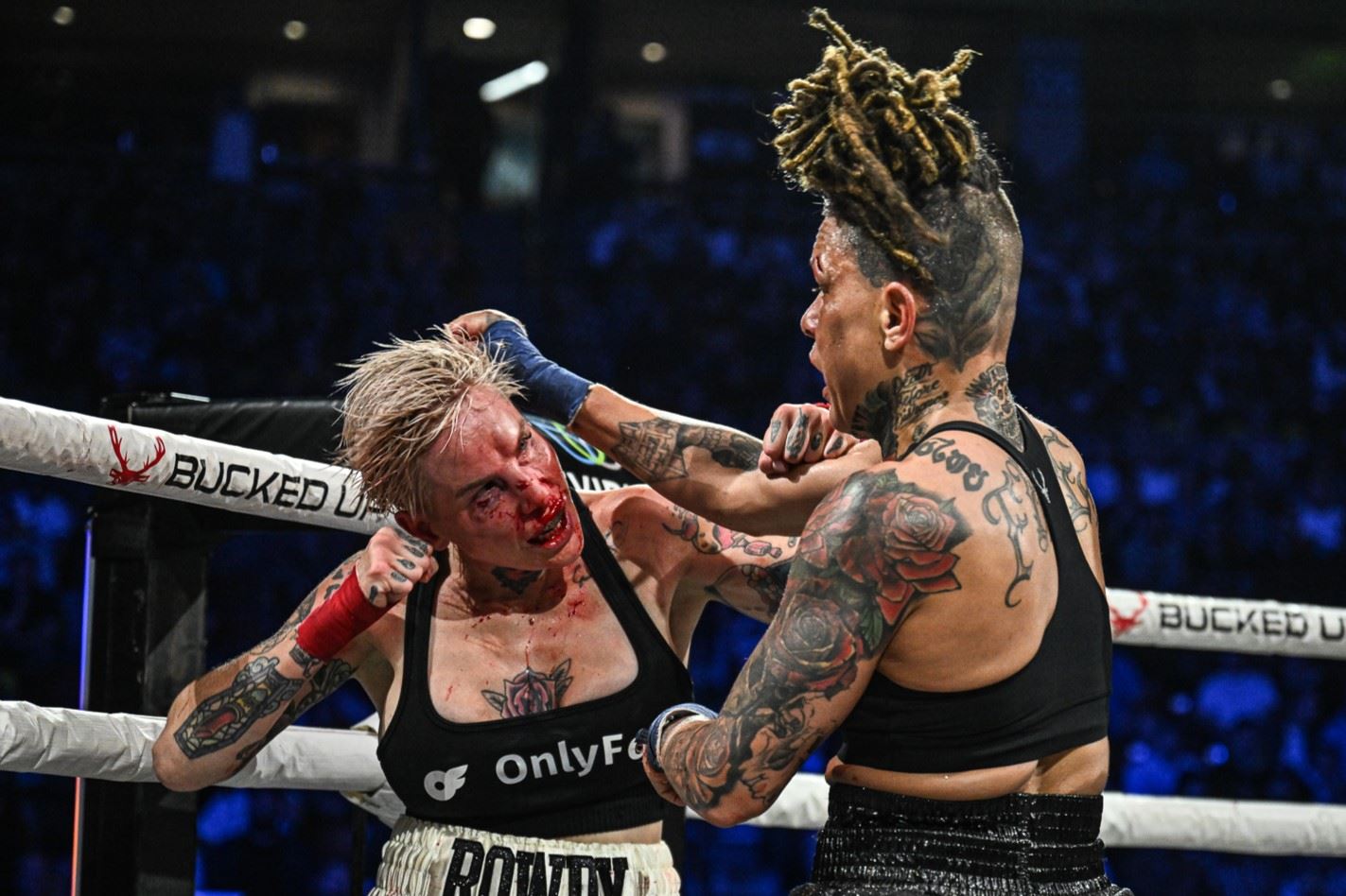 Christine Ferea v boji (vpravo).