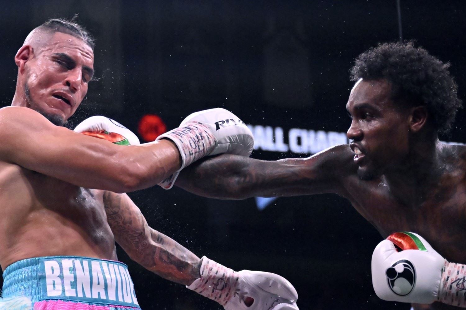 Jermall Charlo (vpravo) a José Benavidez Jr.