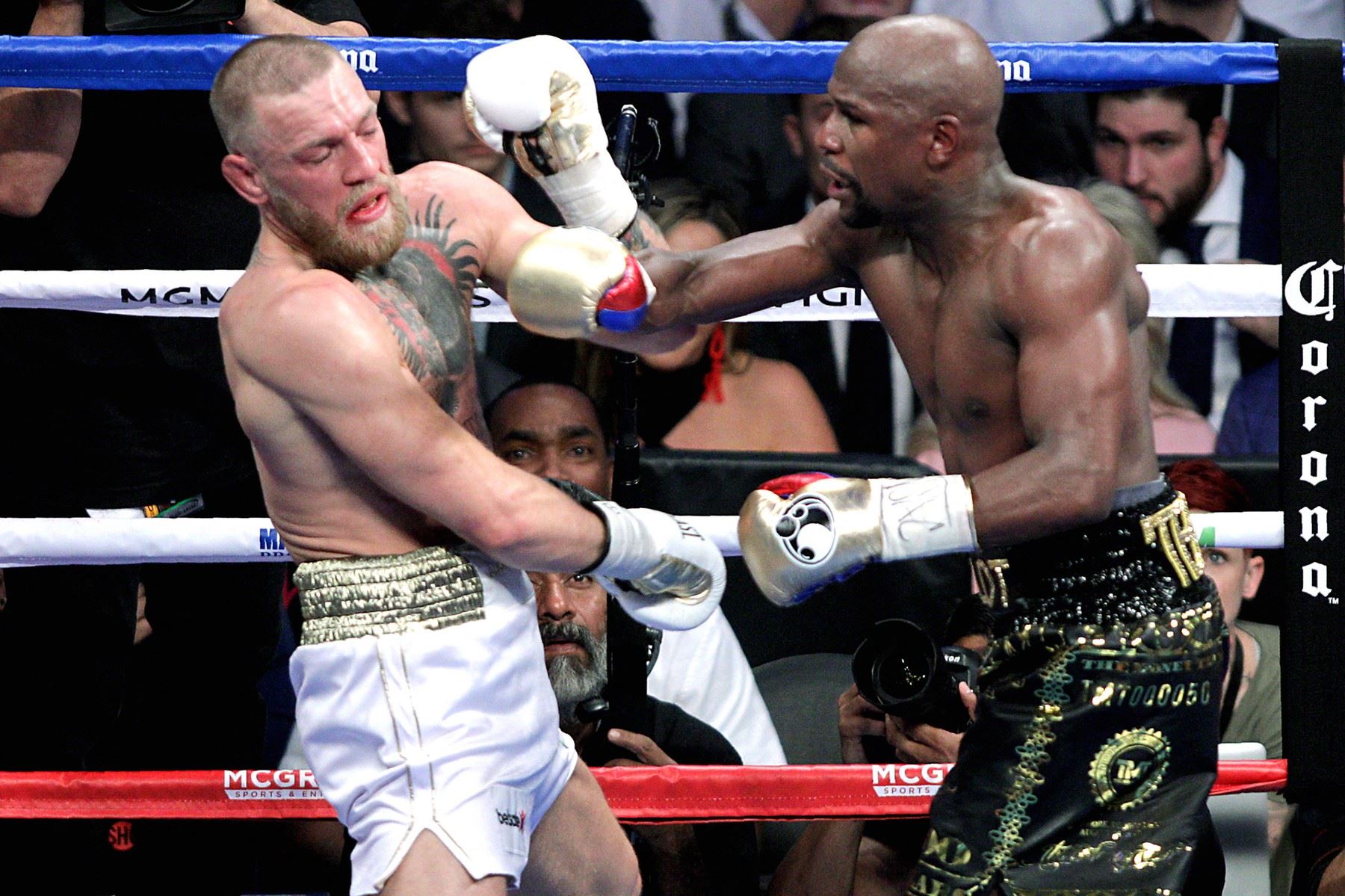 Boxerský zápas Conor McGregor vs. Floyd Mayweather.