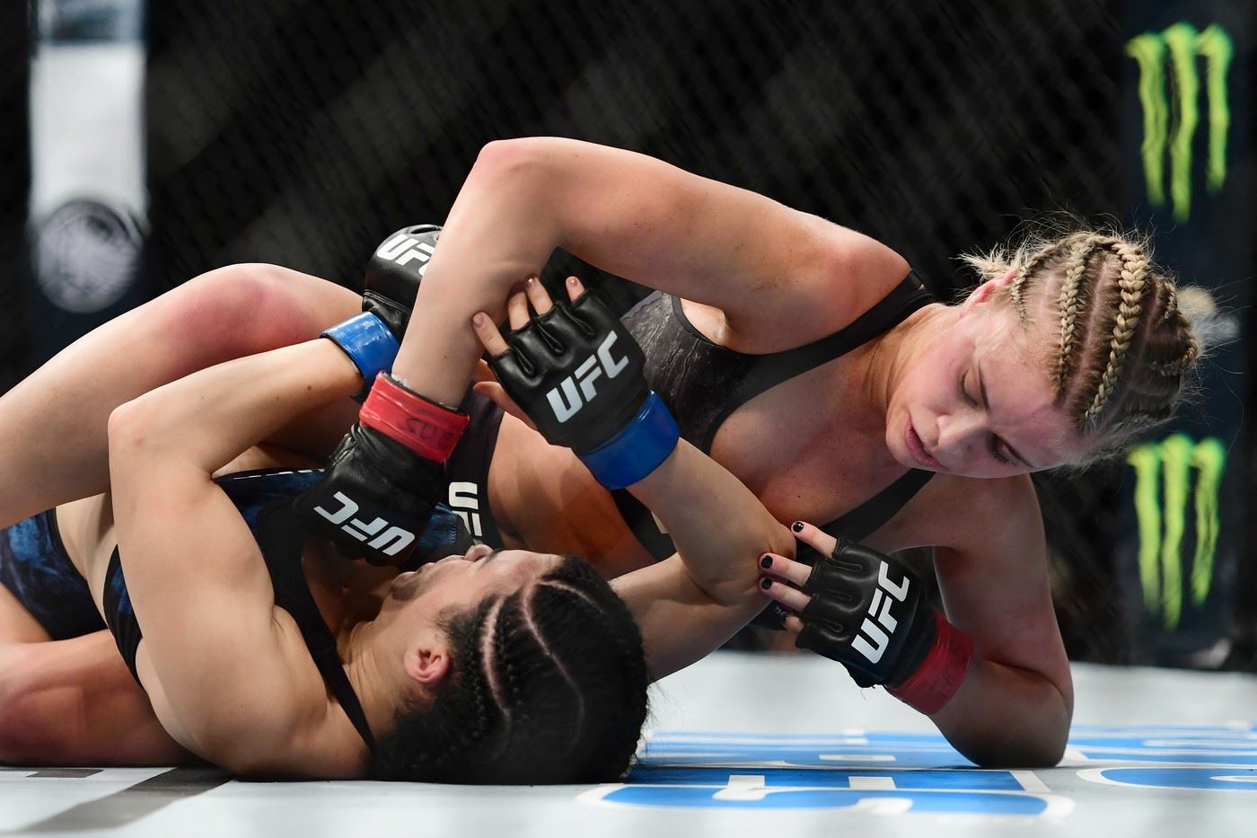 Vzpomínka. Rachael Ostovich a souboj s Paige VanZant. Teď přišel boj doma.