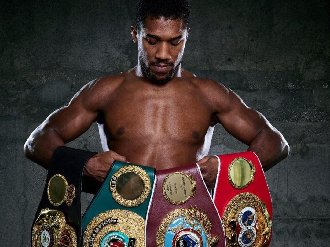 Uhájí Anthony Joshua své pásy?