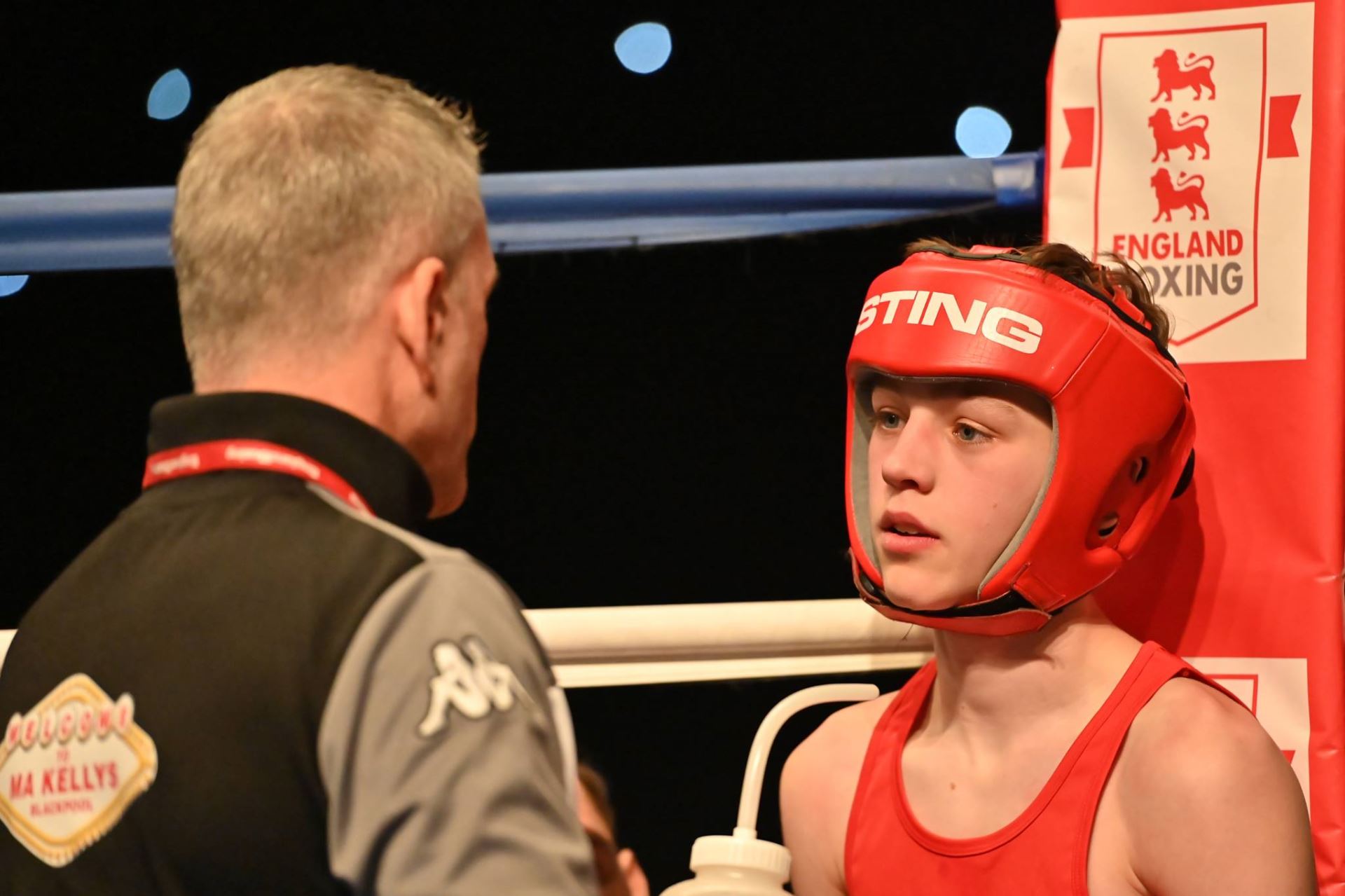 Mladý boxerský talent Frank Varey zemřel poté, co se dostal do potíží při koupání v řece, v níž se nakonec utopil.