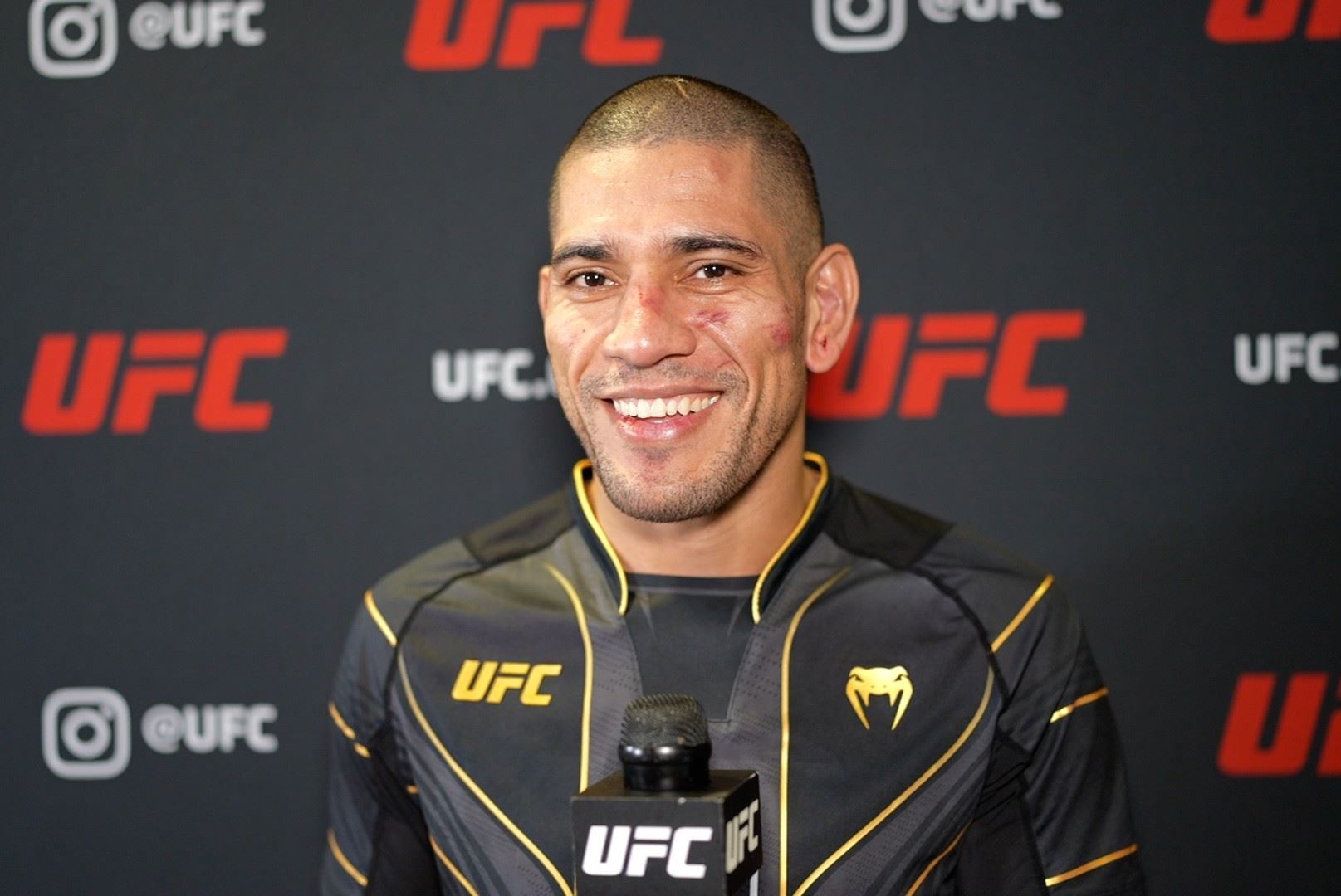 Alex Pereira.
