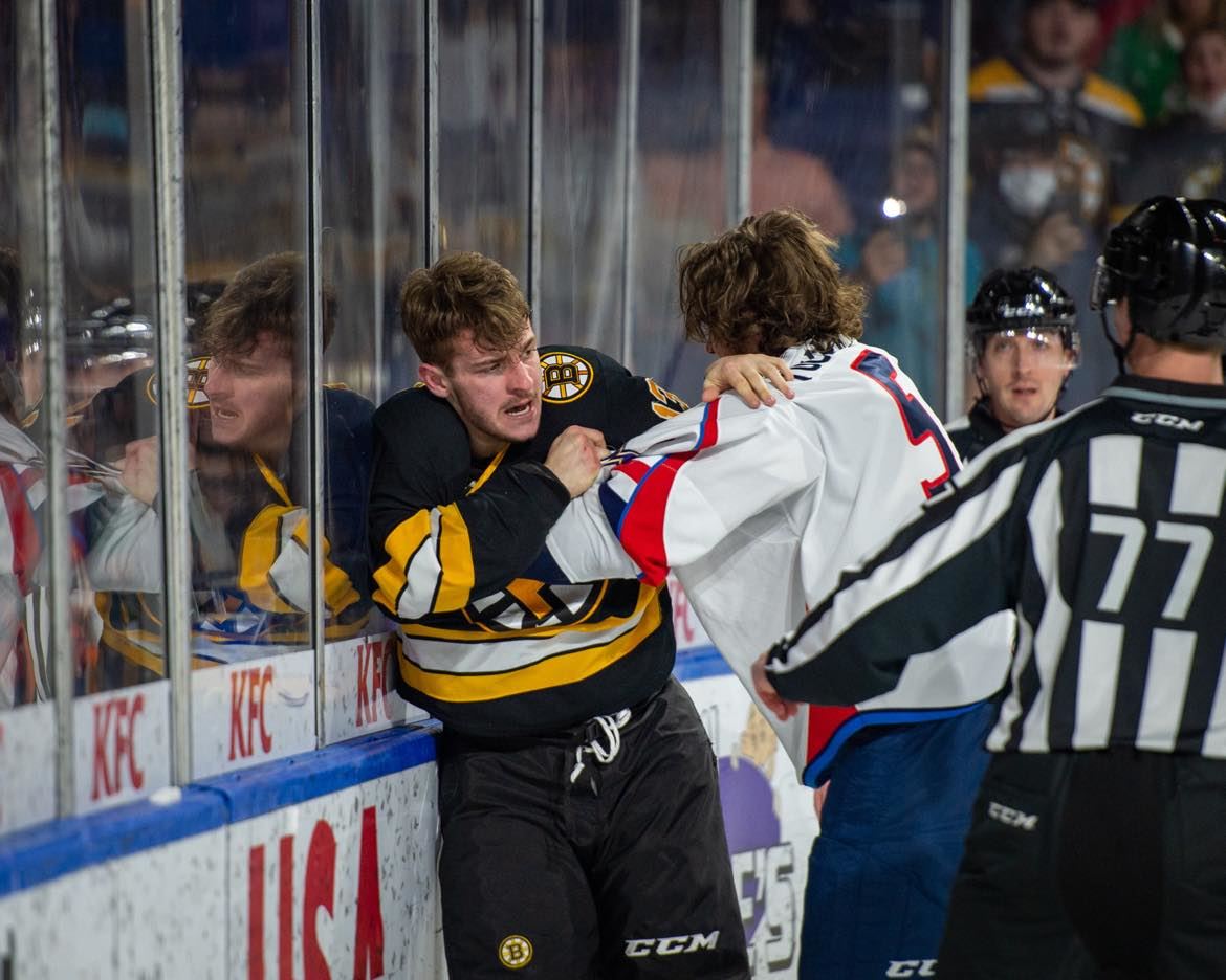 Jakub Lauko už třetí sezonu válí v dresu hokejového klubu Providence Bruins.