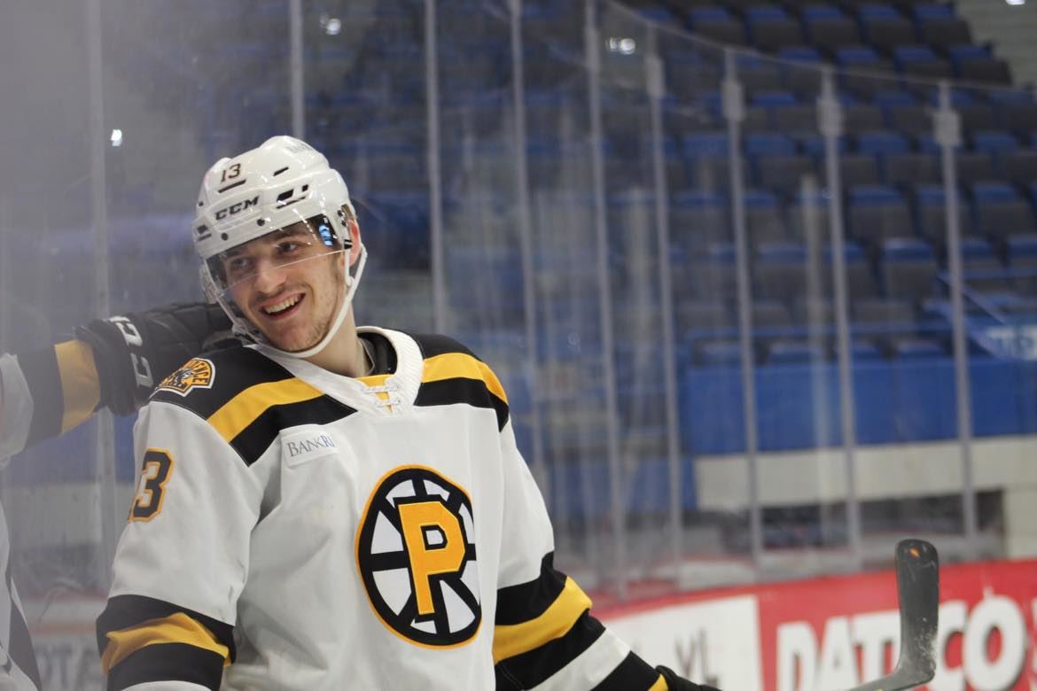 Jakub Lauko už třetí sezonu válí v dresu hokejového klubu Providence Bruins.