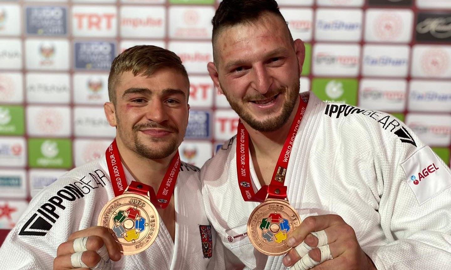 Gratulace. Dva čeští medailisté z Turecka.