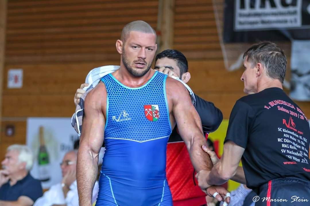 Své si řekne také olympionik Artur Omarov.