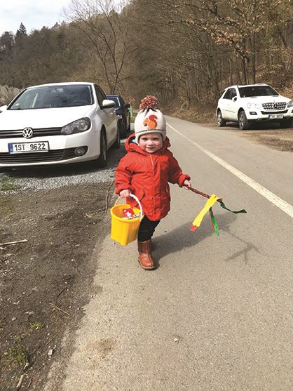 Pokračovatel rodu Hutníků, náš prvorozený syn poprvé na koledě o Velikonocích 2018.