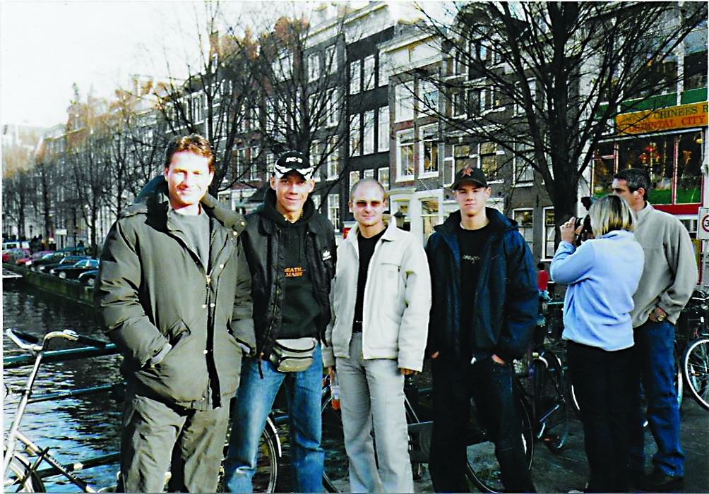 S mým prvním holandským manažerem Edwin Van Osem (CEO Enfusion) a Michalem Vančurou na mém prvním zápase v Amsterdamu, rok 2002.