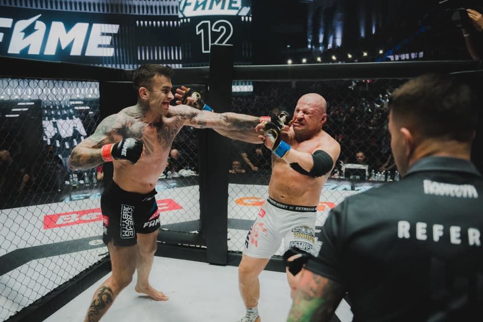 Když se zápas dostane do nečekaných otáček. Tohle zažila organizace FAME MMA.