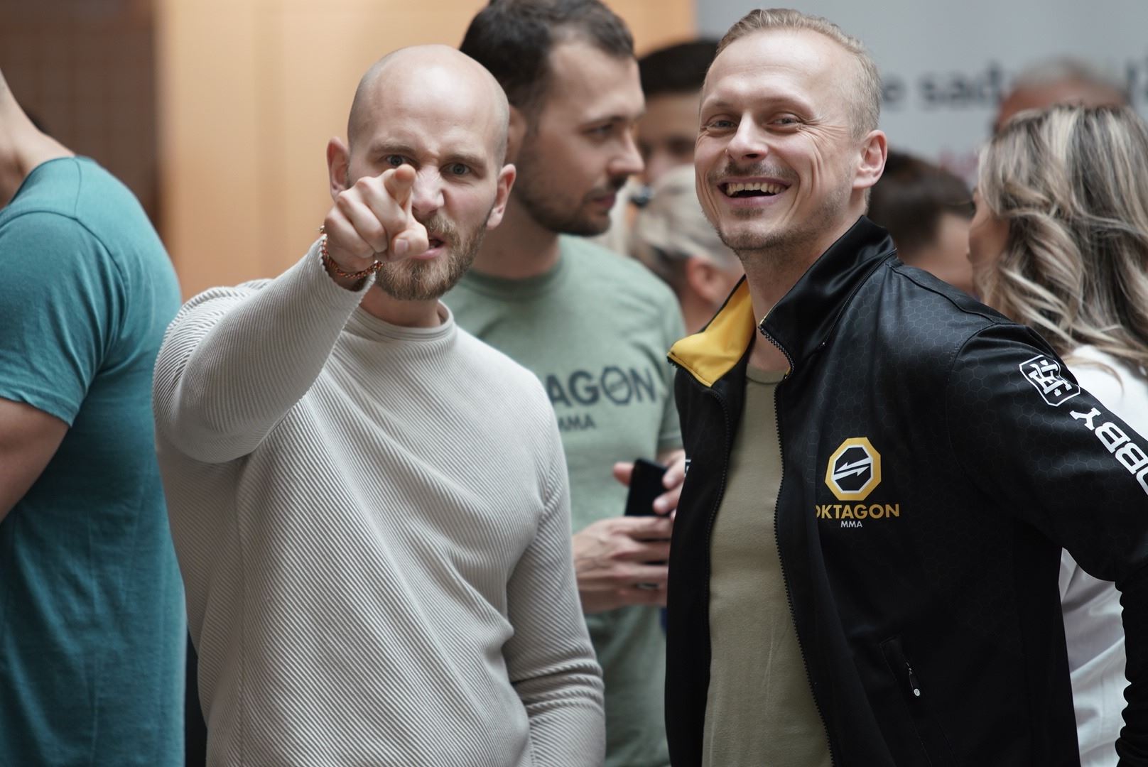 Michal Pavel (vpravo) s jedním z majitelů organizace OKTAGON MMA Palem Nerudou. 