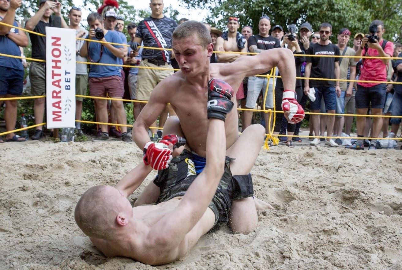 MMA v písku. Libí se vám?