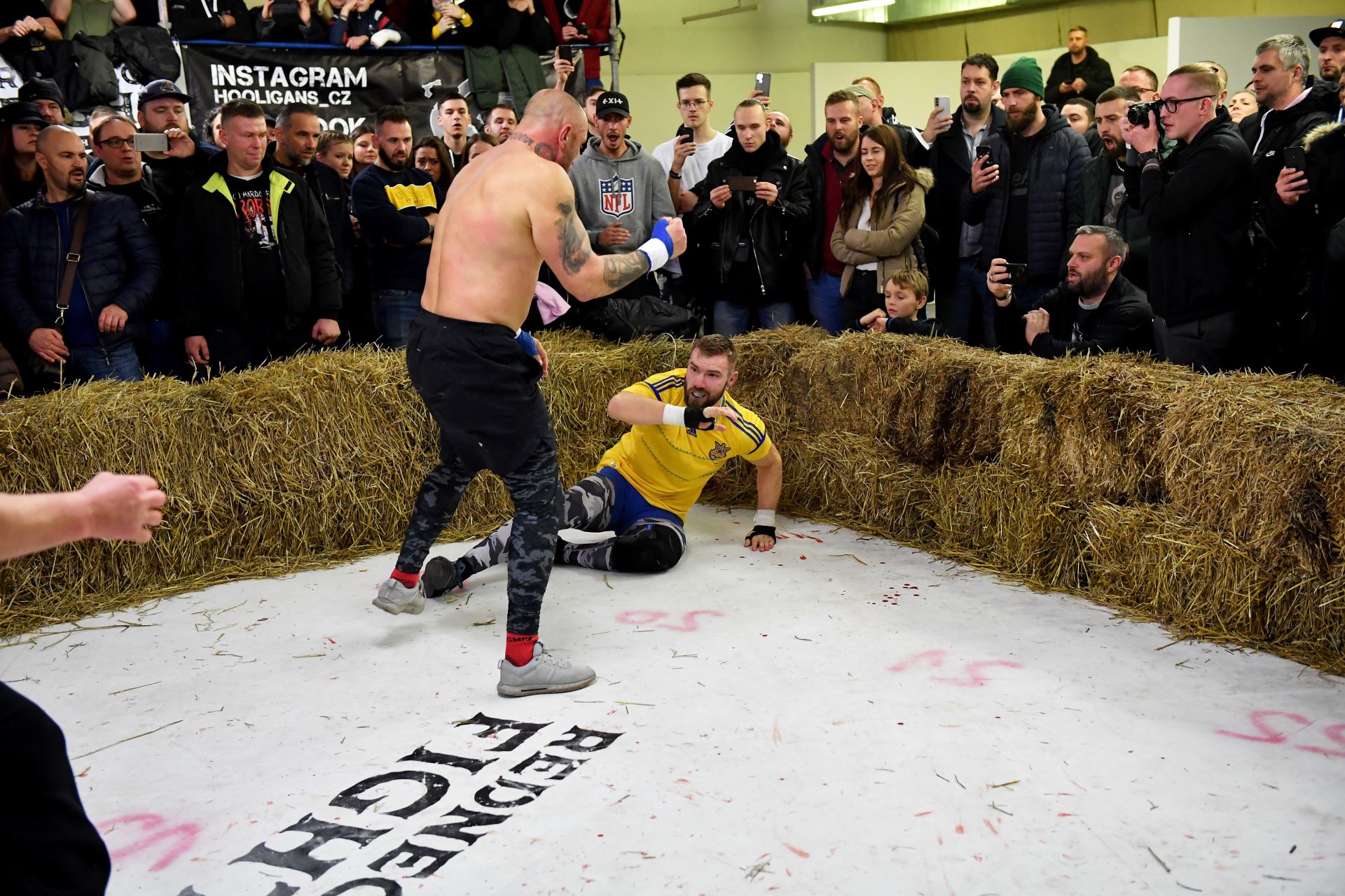 Fight mezi Romanem Šálou a Patrikem Ďuríkem byl soubojem, kde se šlo tvrdě a na krev.