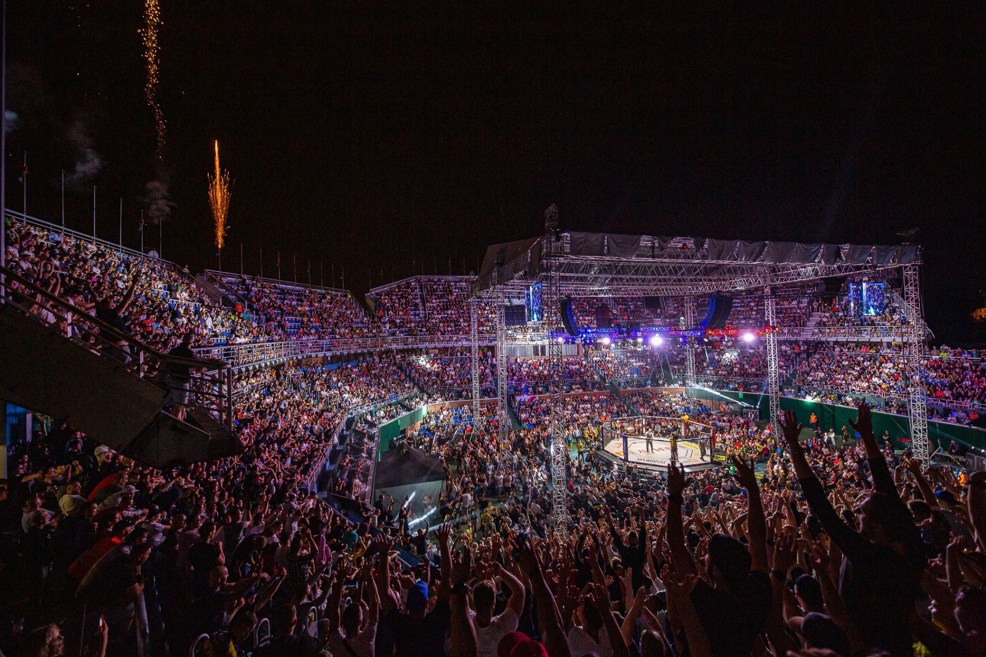 Tady proběhne sportovní MMA show.