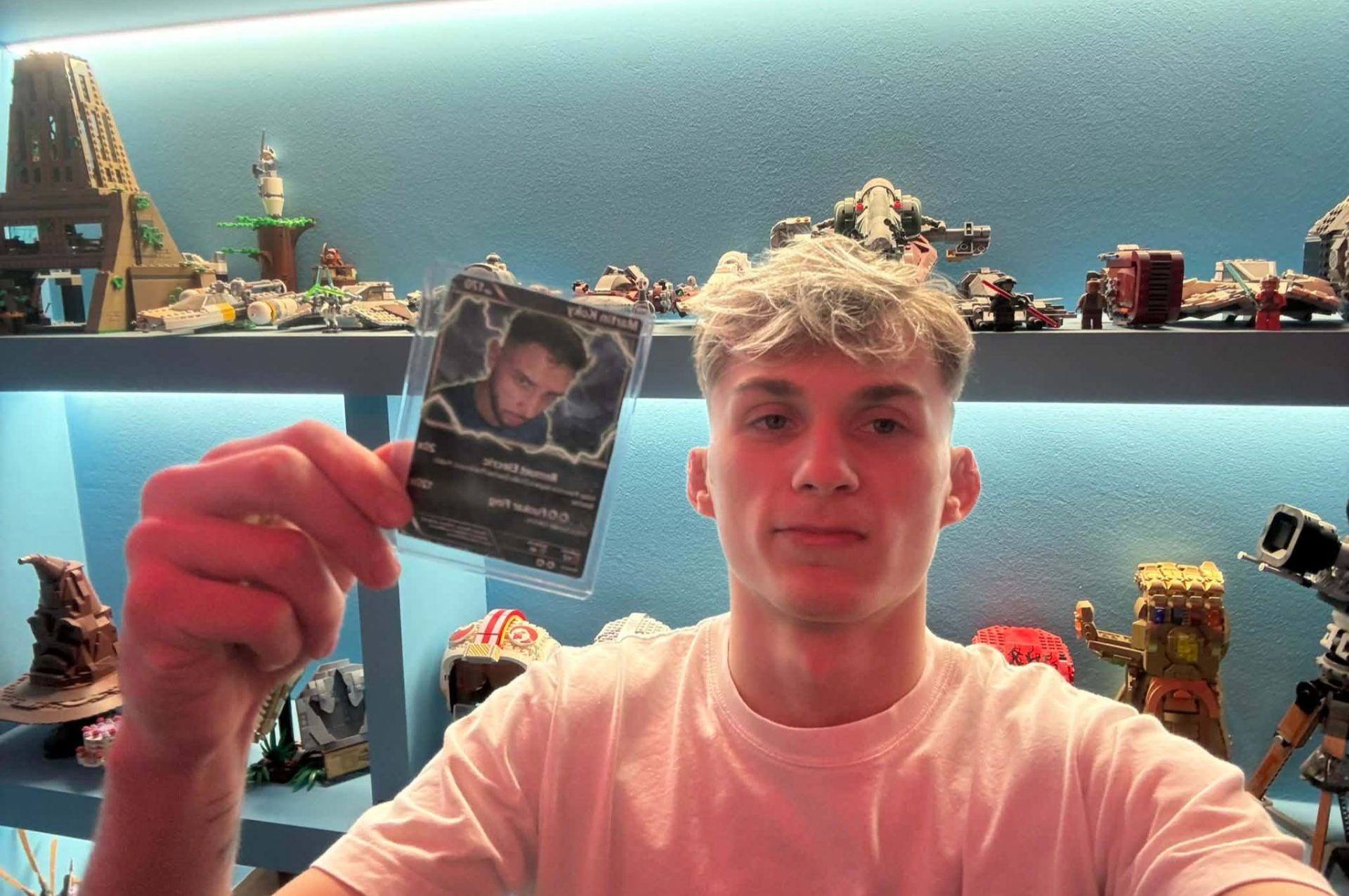 Patrik Kutil a kartička soupeře.