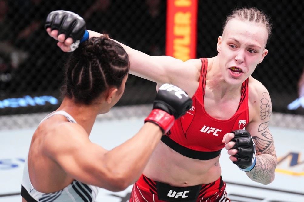 Tereza Bledá v akci. Za pár hodin opět v UFC.