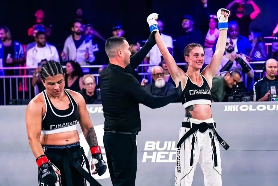 Monika Chochlíková v organizaci Karate Combat.