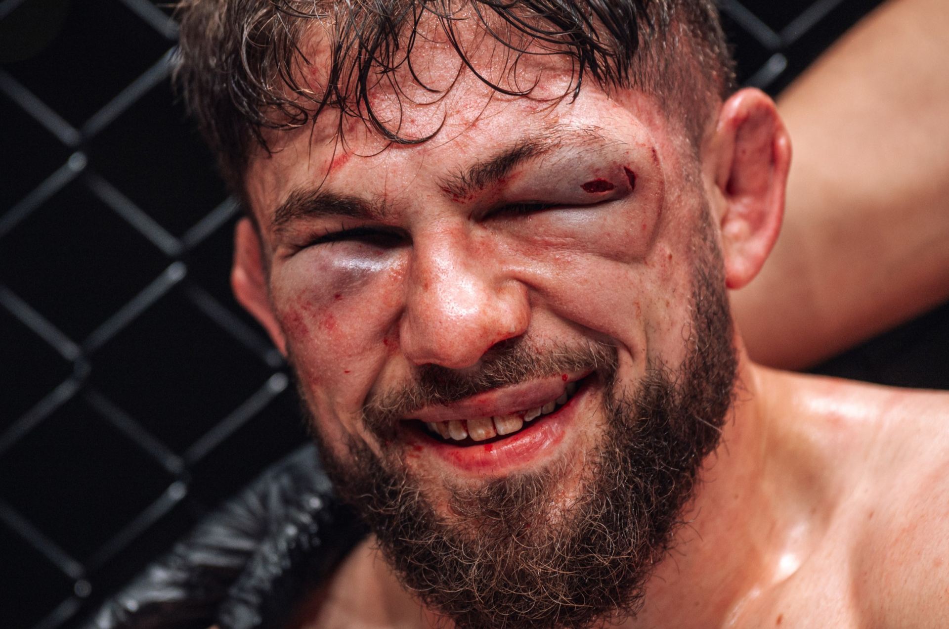 Poražený, titul tentokrát nedopadl.