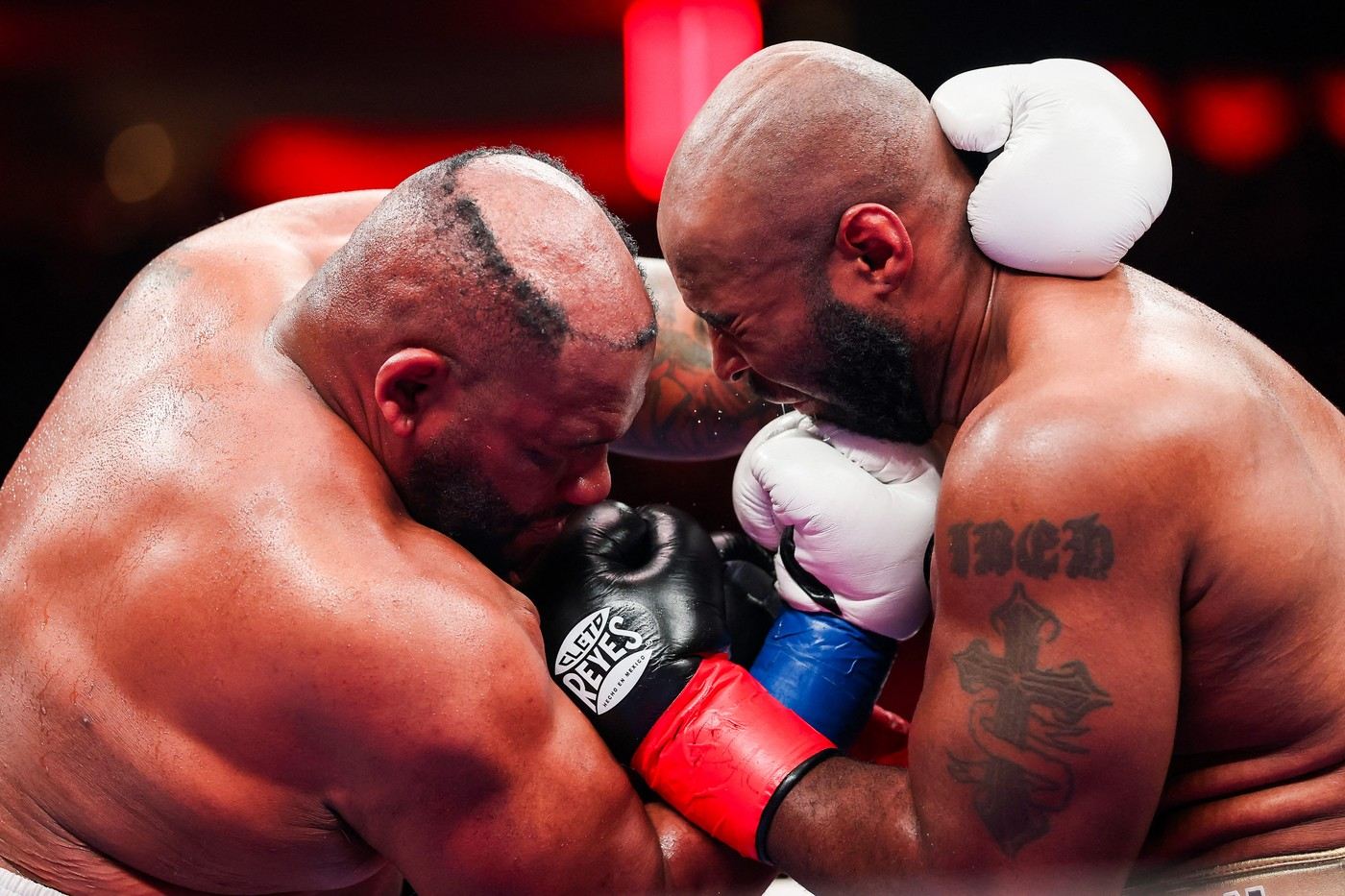 A vlasy byly pryč...