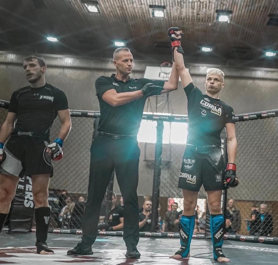 Časy MMA.