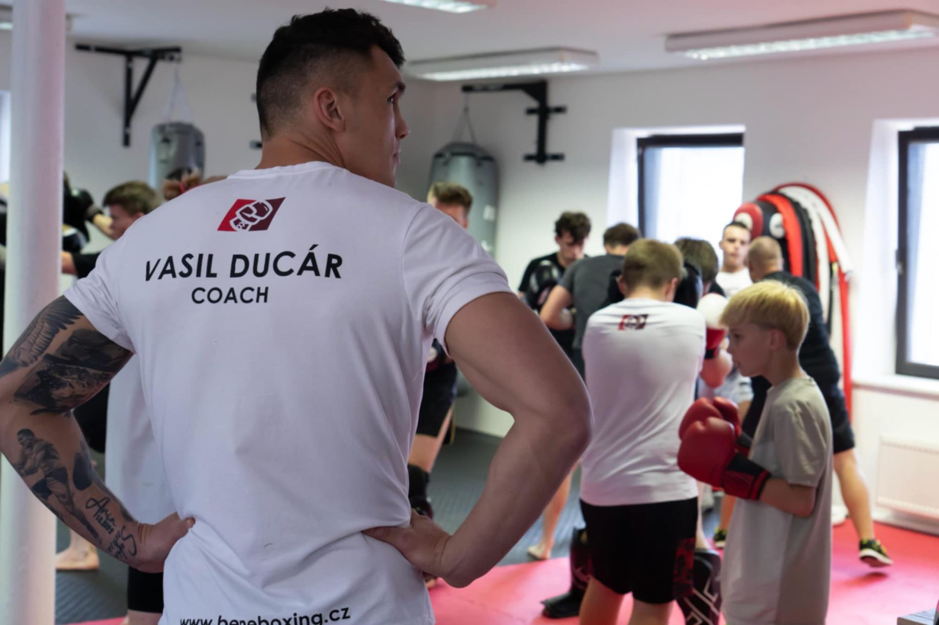 Sobotní otevírání gymu v Benešově. Box a také hostina.