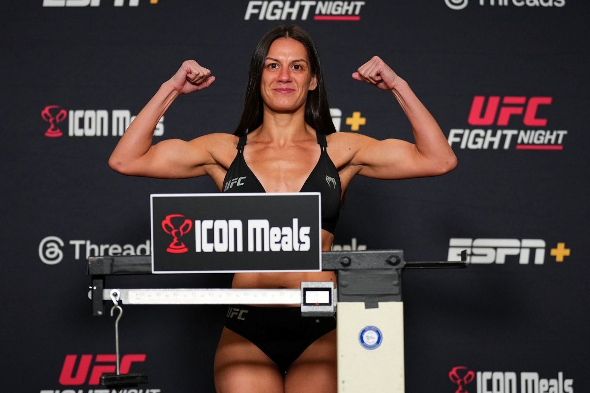 Na váze před bojem v UFC.