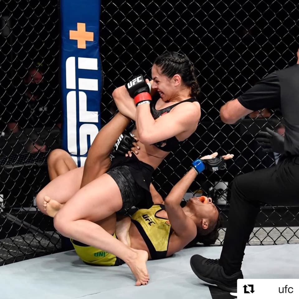Brutální vítězné představení Královny násilí! Miluji tě, rozvášnila výhra kolegu z UFC