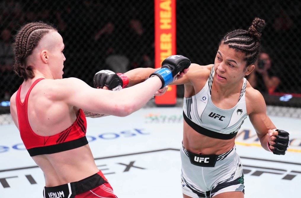 Premiéra Terezy Bledé v UFC.