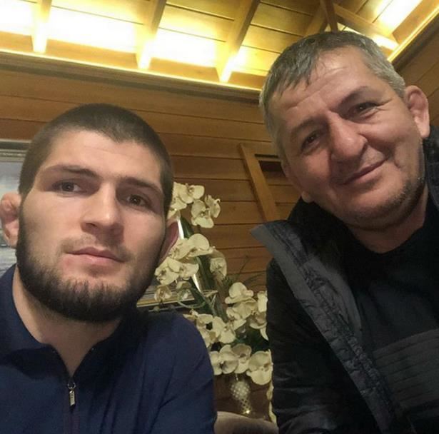 Nurmagomedov a další zápas v UFC? Necháváme mu čas na truchlení, řekl White