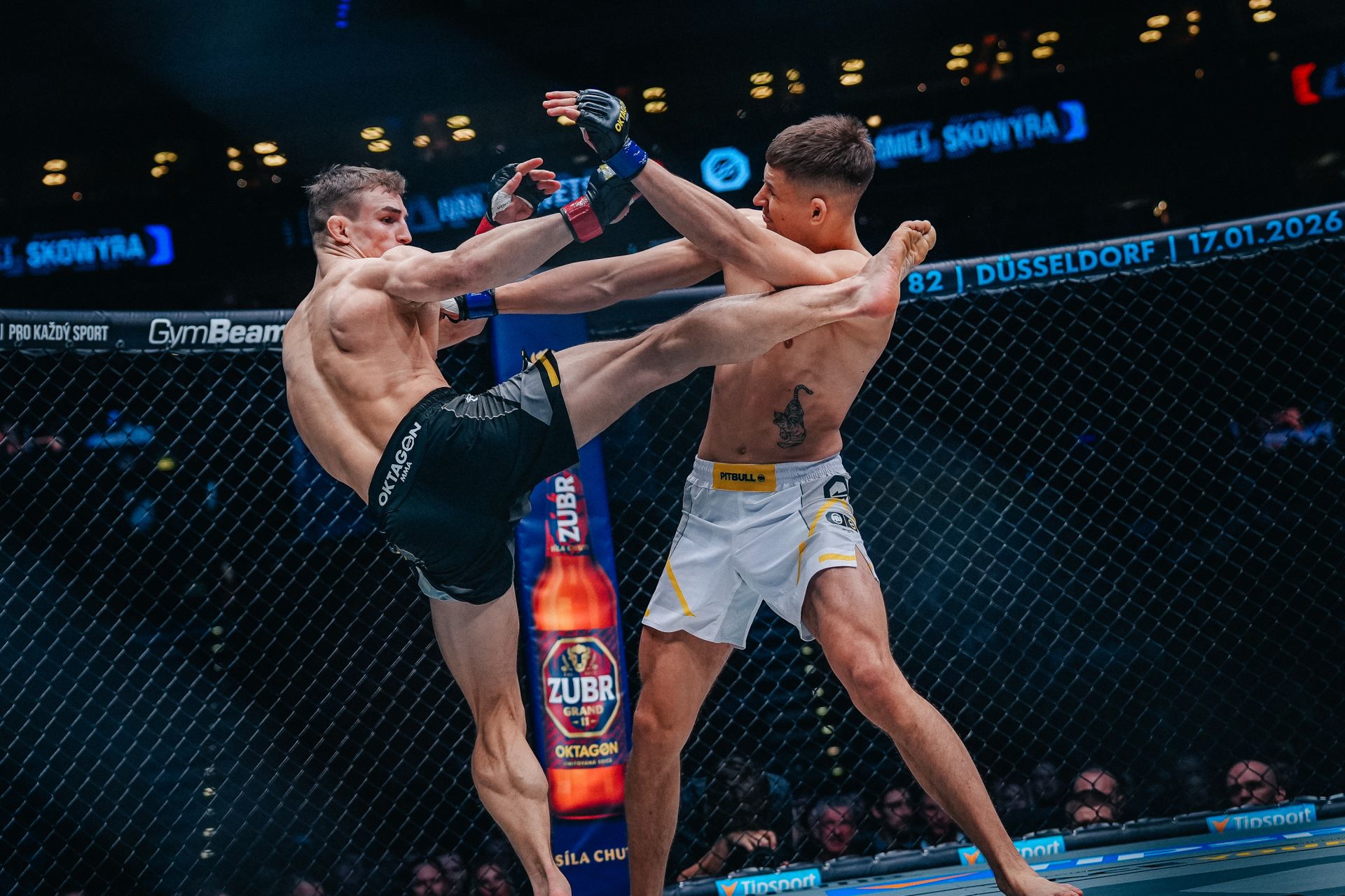 Tento souboj odstartoval turnaj v O2 areně. 