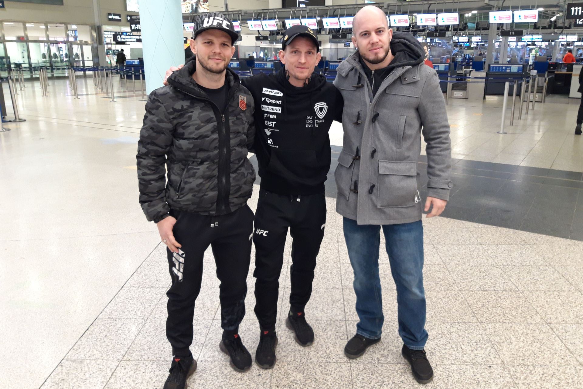 Jan Maršálek, David Dvořák a Jan Stach před odletem do UFC.