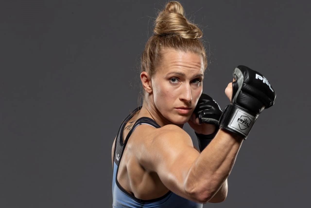 Martina Jindrová a focení pro PFL MMA před zápasem.