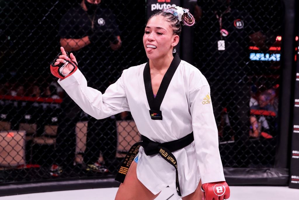 Valeria Loureda v barvách organizace Bellator MMA. Poslední bitvu vyhrála. 