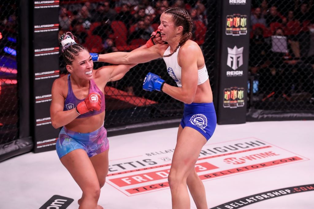 Valeria Loureda v barvách organizace Bellator MMA. Poslední bitvu vyhrála. 