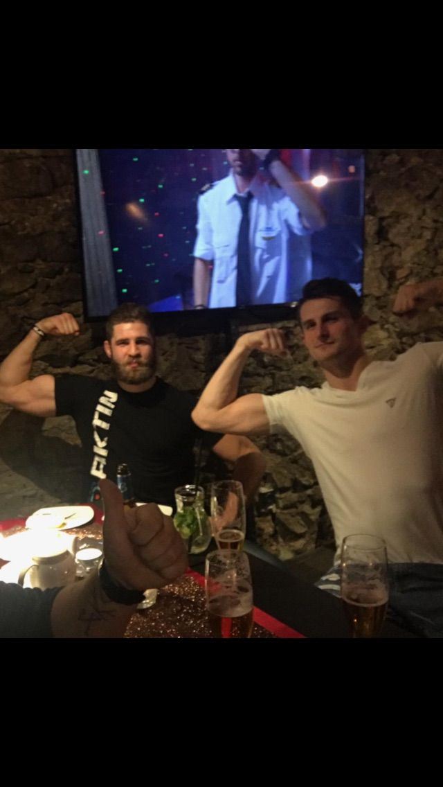 Ukaž biceps...