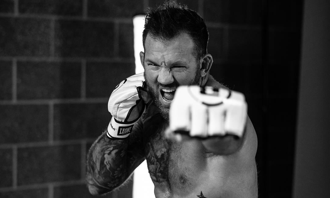 Ryan Bader první fight v pyramidě zvládl...