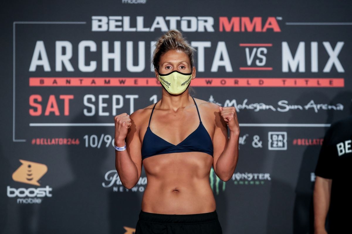 DeAnna Bennett už má za sebou více než deset MMA zápasů