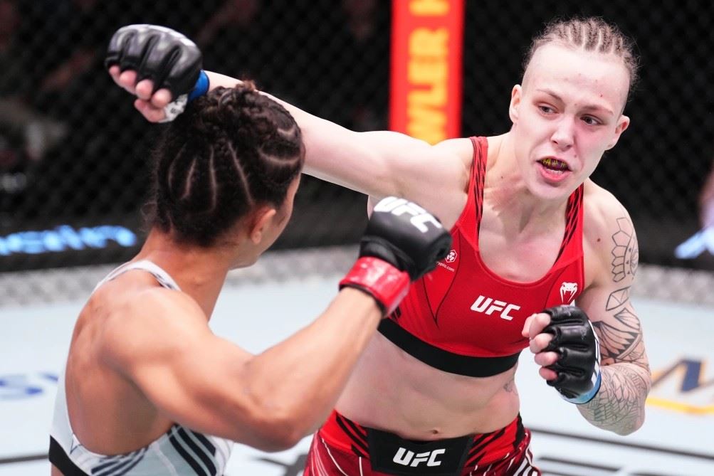 Tereza Bledá při premiéře v UFC.