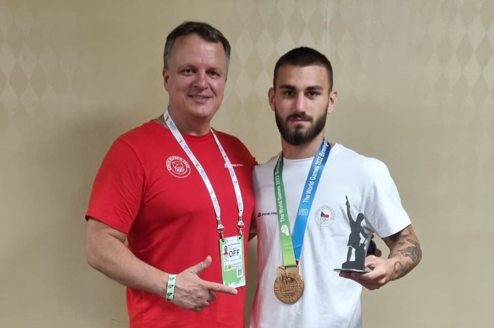 Trenér Martin Viktorin a Petr Dvořáček po úspěchu na Světových hrách.