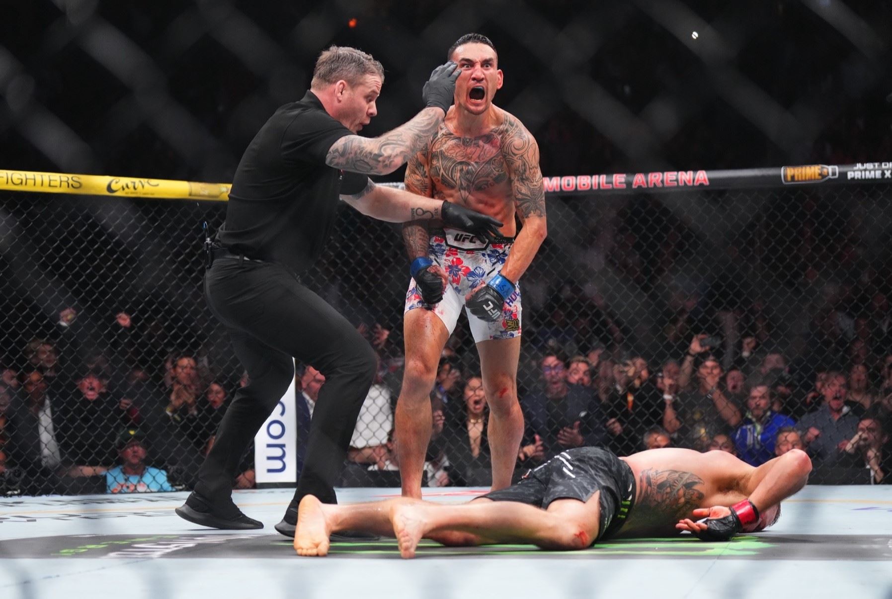 Max Holloway a jeho ikonický KO závěr na UFC 300.