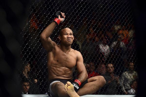 Andre Muniz zlomil ruku svému krajanovi a legendě UFC Jacare Souzovi.