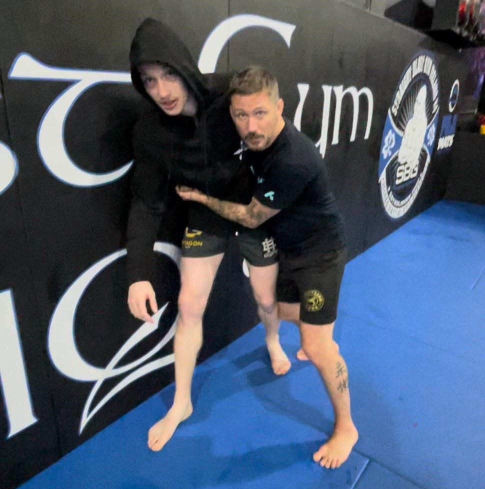 Matúš Juráček a trenér Conora McGregora John Kavanagh.