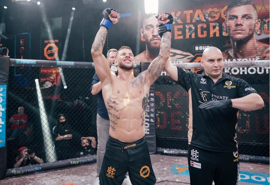 Foto: OKTAGON MMA, Matouš Mighty rooster Kohout